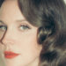 Lana Del Rey estreia cachos escovados e de inspiração retrô em 2026