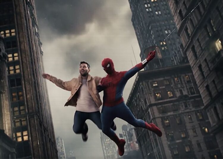 Lionel Messi estrela com Tom Holland na promoção do filme Homem-Aranha