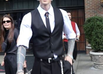 MGK é visto indo para o Madison Square Garden antes do casamento de Taylor Swift e Travis Kelce