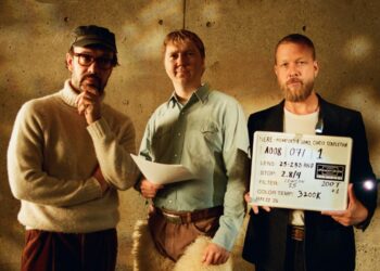 Marcus Mumford compete com Paul Dano no vídeo 'Here' de Mumford & Sons