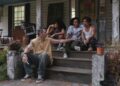 Mason Thames leva Dave Franco e O'Shea Jackson Jr. em um passeio hilariante no trailer de “Idiotas”