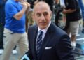 Matt Lauer é visto com GF Shamin Abas durante um passeio raro