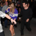 Matty Healy sai com sua noiva em Los Angeles enquanto Taylor Swift se casa com Travis Kelce em Nova York