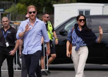 Meghan Markle e Príncipe Harry 'tentam chantagear' a família real - especialista