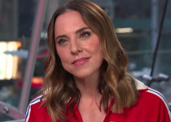Mel C diz que uma briga com Victoria Beckham quase lhe custou as Spice Girls antes mesmo de Wannabe aparecer