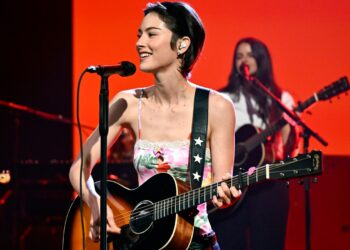 Melhor Música Nova: Gracie Abrams, Steve Lacy, Beabadoobee
