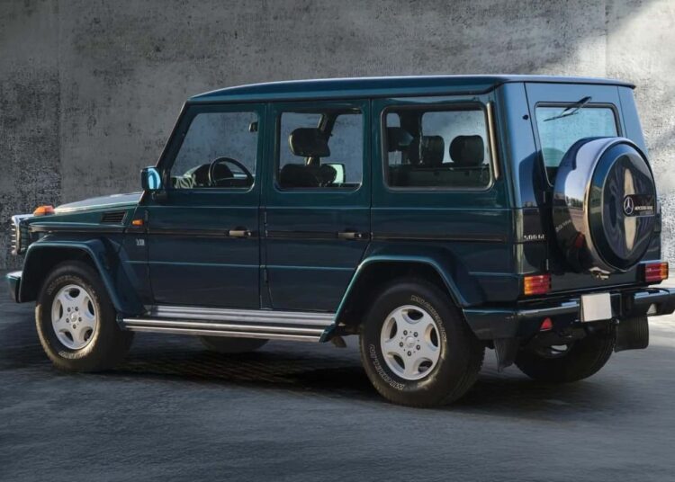 Mercedes G-Wagon rara de propriedade da família real saudita vendida em leilão
