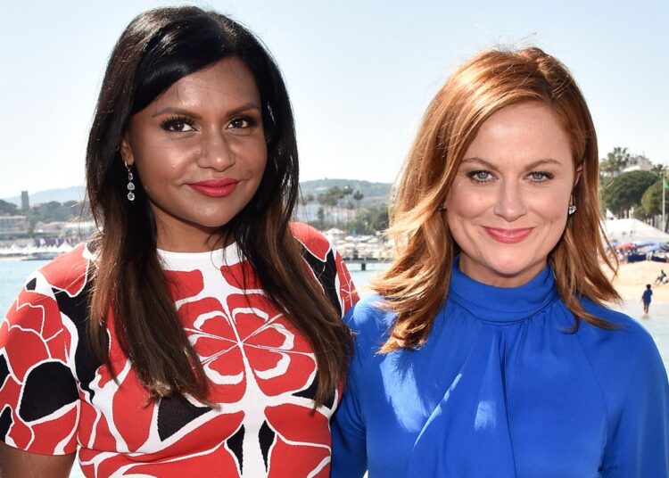 Mindy Kaling ficou ‘muito feliz’ quando Tina Fey e Amy Poehler atrasaram seu objetivo de perda de peso: ‘Você está louco?’