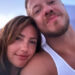 Minka Kelly posa ao lado do parceiro Dan Reynolds e seus 4 filhos durante recente viagem em família à Disneylândia