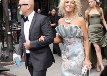 Miranda Lambert, Kelsea Ballerini, Kimberly Schlapman e mais estrelas country comparecem ao casamento de Taylor Swift e Travis Kelce