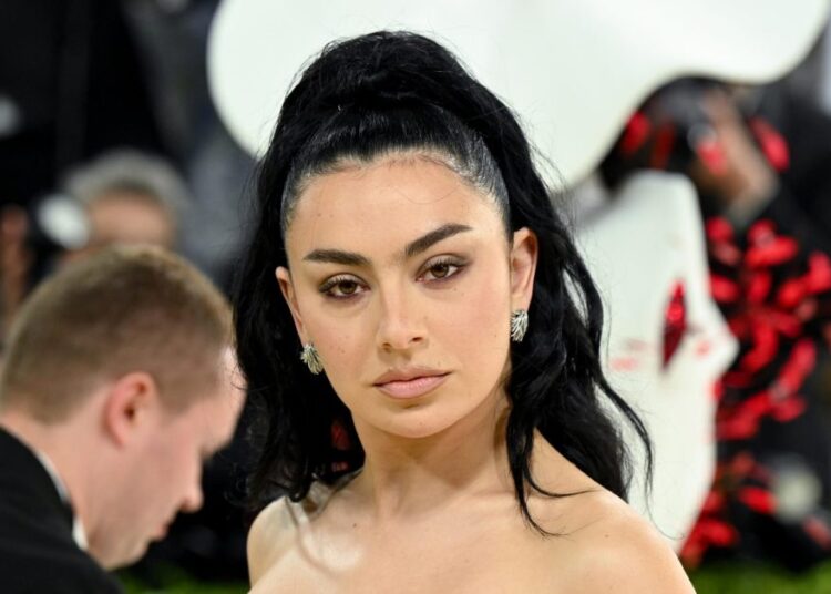 'Música, moda, filme' de Charli xcx: faixas classificadas