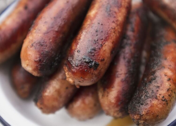 Não é fritadeira ou forno – chef real indica a melhor maneira de cozinhar salsichas | Real | Notícias
