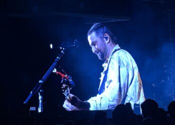 Noah Kahan encerra corrida histórica no Fenway com honra no Hall da Fama