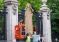 Norman Foster usa óculos VR para visualizar o memorial de Elizabeth II