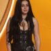 Nosso crítico musical da Geração X e jornalista de vídeo da Geração Z analisam o novo álbum de Charli XCX