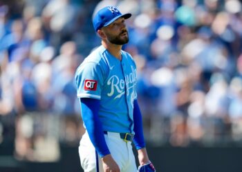 Notícias do Kansas City Royals: Bancos liberados em Baltimore após Erceg HBP