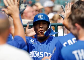 Notícias do Kansas City Royals: Salve o novo rei do home run do Royals!