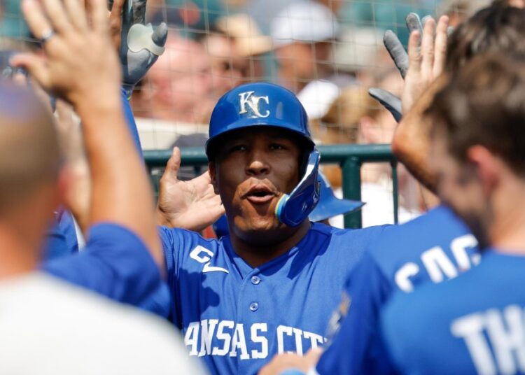 Notícias do Kansas City Royals: Salve o novo rei do home run do Royals!