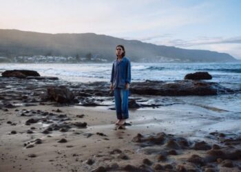 Novas descobertas musicais em 17 de julho: Holly Throsby, Jordan Rakei, Hoolahan e mais