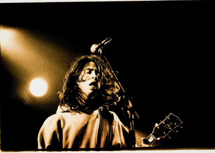 O álbum de estreia pós-grunge de 1995 desta banda era na verdade um projeto solo