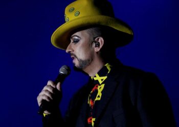 O cantor britânico Boy George defende a guerra de Israel pós-7 de outubro em Gaza em uma nova canção