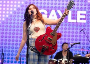 O cantor de 'abcdefu' GAYLE retorna com a nova música 'junebug!', Anuncia novo álbum - Deltaplex News