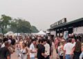 O céu esfumaçado não impediu a Festa Italiana enquanto multidões enchiam o Freedom Hill County Park em Sterling Heights
