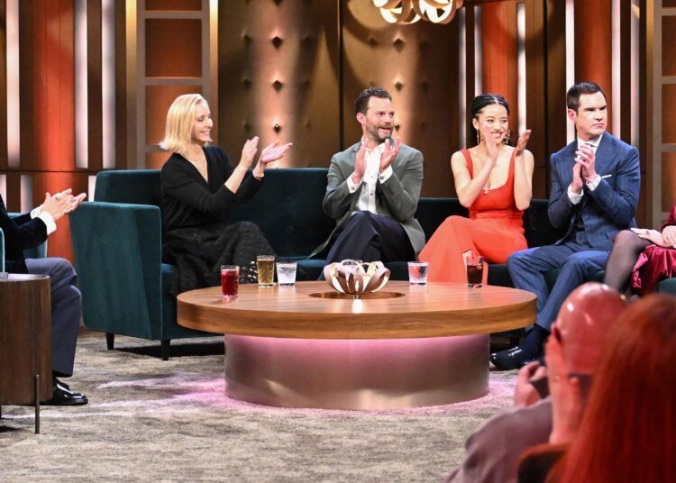 O chat show de Claudia Winkleman terminou após uma série – alguém pode substituir Graham Norton?