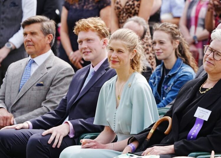 O debate se acende sobre se Lady Louise Mountbatten-Windsor deveria “viver como uma plebeia”