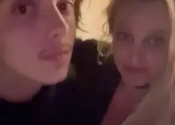 O filho de Britney Spears, Jayden James, rebate a teoria de que a estrela pop foi clonada: ‘Fake’