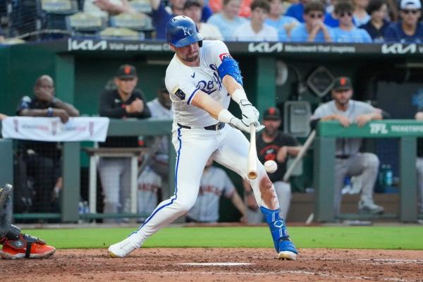 O heroísmo no final do jogo ajuda os Royals a derrotar os Giants