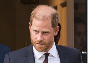 O príncipe Harry escolheu um momento ruim para tentar fazer as pazes com a monarquia