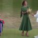 O príncipe William e sua esposa Kate compartilham um momento com Jannik Sinner após sua vitória em Wimbledon