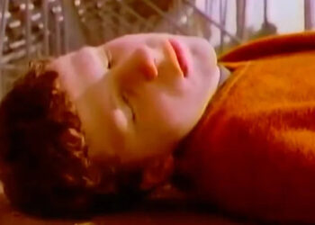 O programa de TV adolescente pouco visto e de curta duração de Anne Hathaway foi uma joia do final dos anos 90