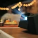 O projetor TCL Playcube se transforma em um centro de entretenimento de IA