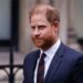 O que aconteceu com o príncipe Harry durante a visita ao Reino Unido?