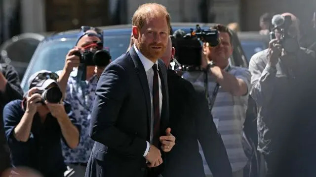 O retorno do príncipe Harry em Londres vem com drama real
