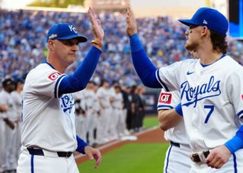 O técnico do Royals, Matt Quatraro, está de volta após uma breve licença