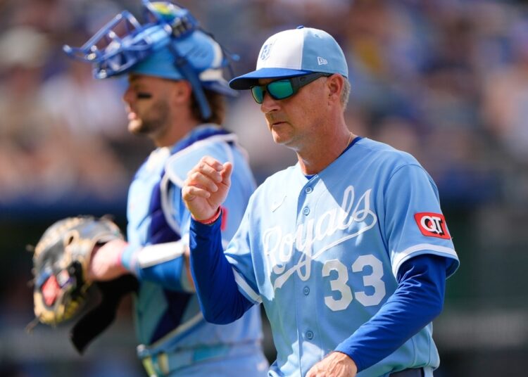 O técnico do Royals, Matt Quatraro, retorna para o jogo de sexta-feira em Detroit após uma breve licença pessoal