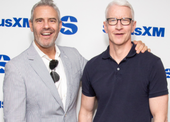 O último show de TV de Andy Cohen e Anderson Cooper deixou os fãs enlouquecidos