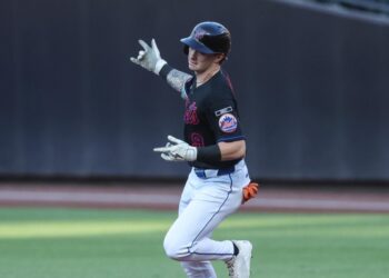 Oitava corrida em cinco corridas leva o Mets à vitória por 6-2 sobre o Royals