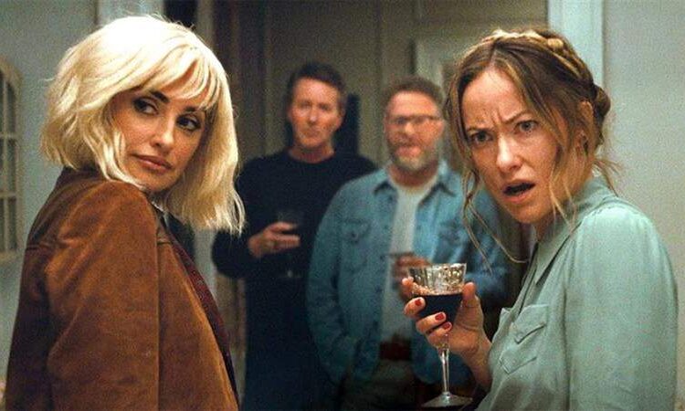 Olivia Wilde ficou 'chocada' com Penélope Cruz improvisando um beijo em 'The Invitation': 'My Mind Went Blank'