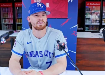 Os fãs do Royals vão adorar a queda do microfone de Bobby Witt Jr. no tapete vermelho do All-Star