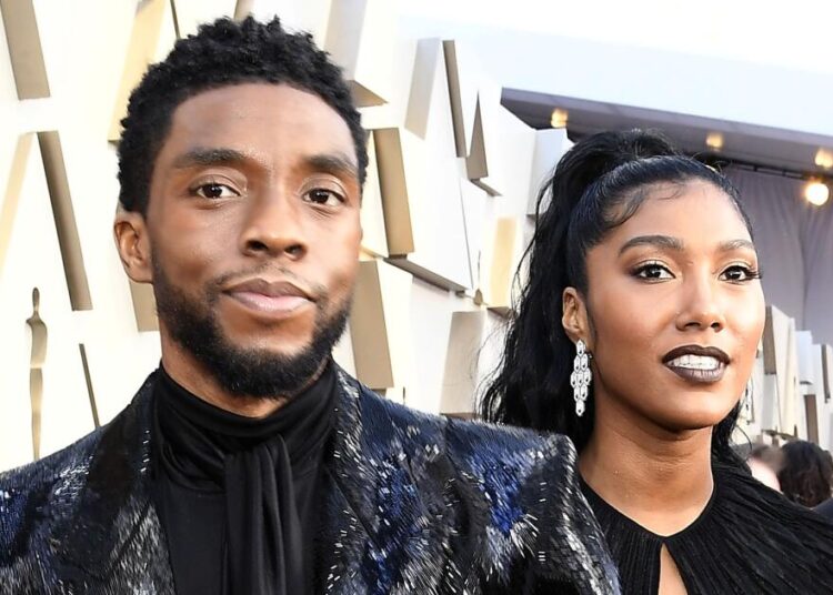 Os irmãos Chadwick Boseman tentam destituir a viúva do cargo de administrador imobiliário: 'Não é confiável'