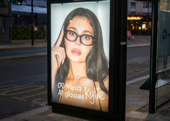 Os óculos meta inteligentes de Kylie Jenner foram considerados tecnologia ‘fascista’