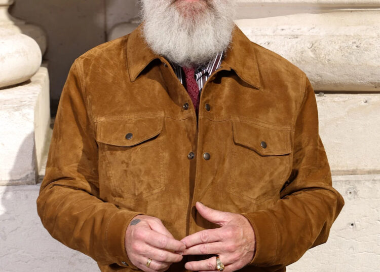 Ouça a nova música de Michael Stipe, “Hum Desiderata”