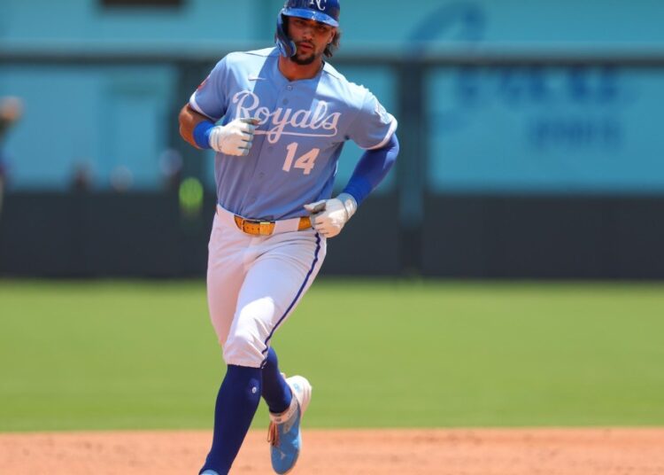 Padres lutam rumo à vitória em Kansas City