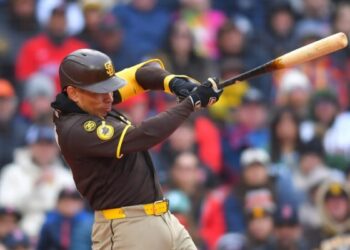 Padres sem punch e sem arremessador caem para Royals por 6-1