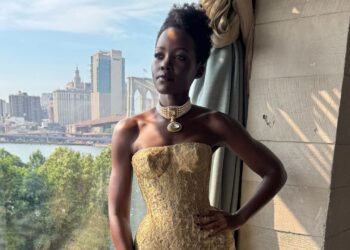 Para a The Odyssey Tour de Lupita Nyong'o, é apenas moda digna de rainha