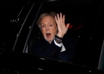Paul McCartney tocou 'I Want to Hold Your Hand' no casamento de Taylor Swift